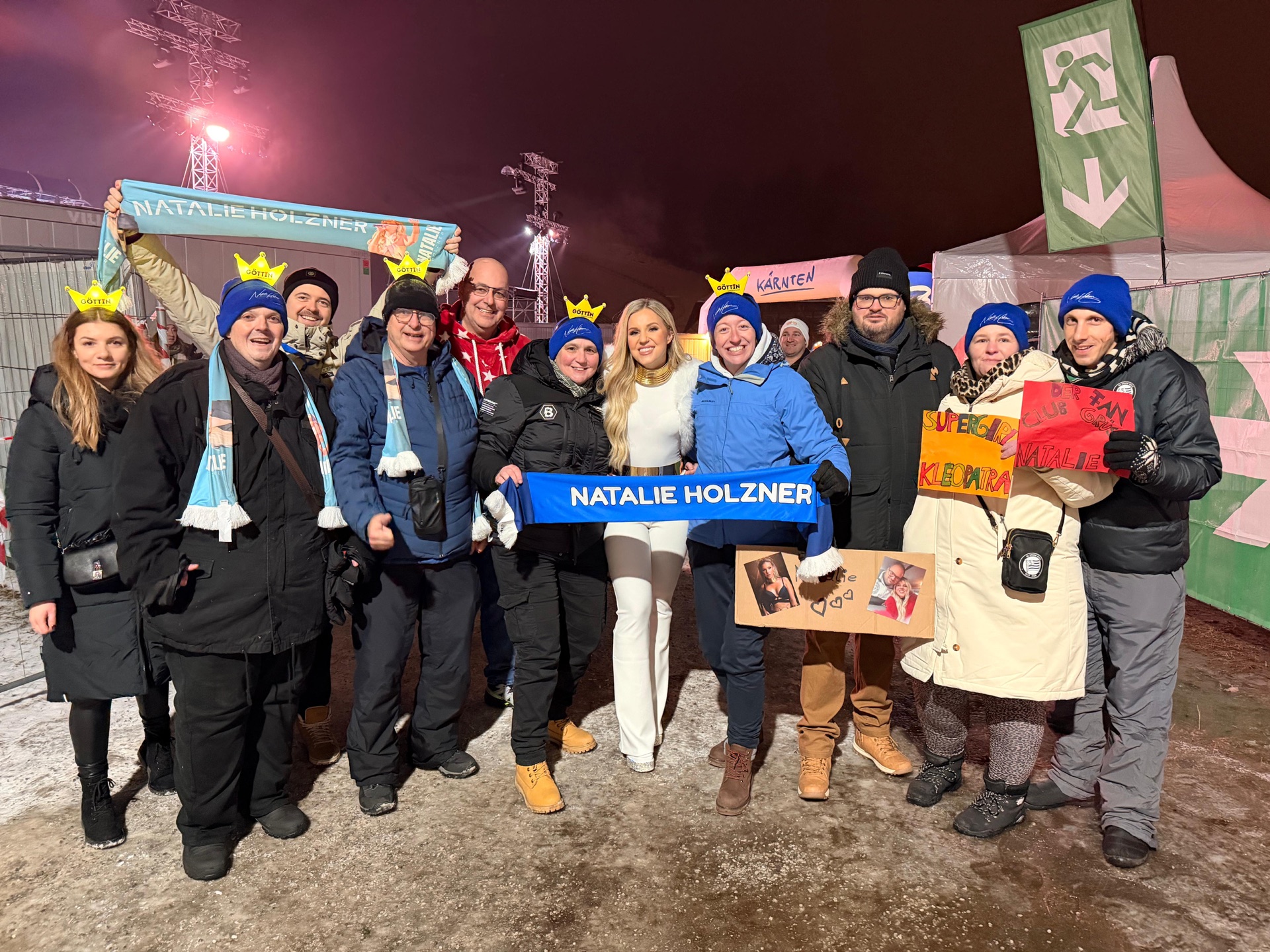Natalie Holzner mit der Fanclub-Gruppe